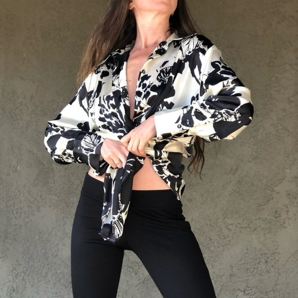 Zara Floral Print Button Down Silk Shirt in Ecru / Black Size M - Picture 4 of 16
